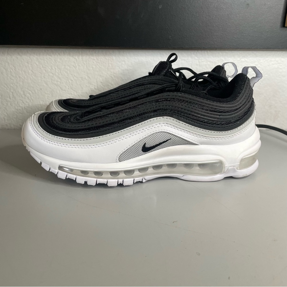 Nike - Picture 3 of 6